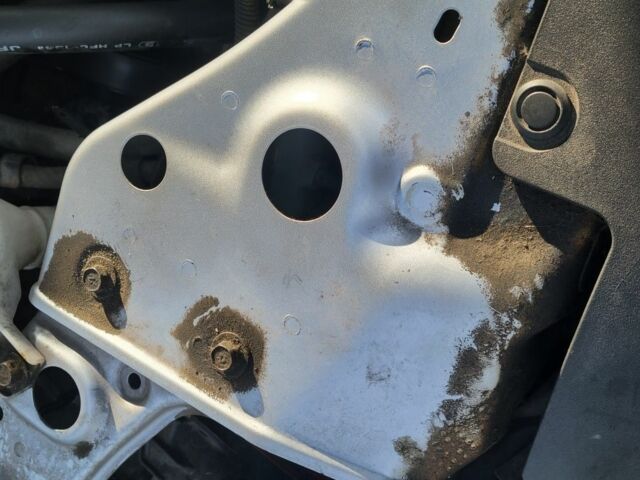 Серый Мицубиси Аутлендер, объемом двигателя 2.2 л и пробегом 175 тыс. км за 10999 $, фото 18 на Automoto.ua