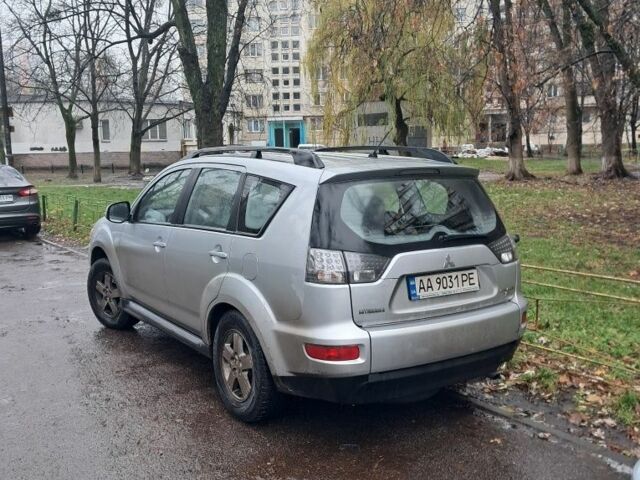 Сірий Міцубісі Аутлендер, об'ємом двигуна 2 л та пробігом 376 тис. км за 7300 $, фото 2 на Automoto.ua