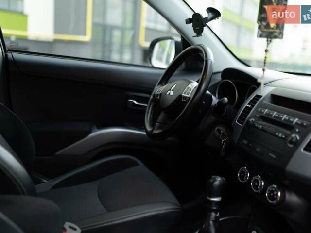 Серый Мицубиси Аутлендер, объемом двигателя 2.27 л и пробегом 291 тыс. км за 9700 $, фото 34 на Automoto.ua