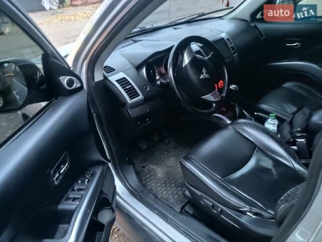 Серый Мицубиси Аутлендер, объемом двигателя 2 л и пробегом 205 тыс. км за 9600 $, фото 10 на Automoto.ua