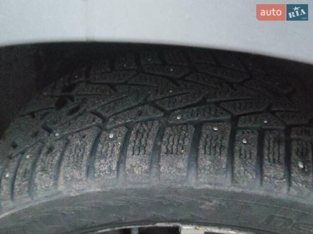 Серый Мицубиси Аутлендер, объемом двигателя 2 л и пробегом 205 тыс. км за 9600 $, фото 5 на Automoto.ua