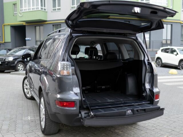 Серый Мицубиси Аутлендер, объемом двигателя 2.3 л и пробегом 288 тыс. км за 9700 $, фото 7 на Automoto.ua