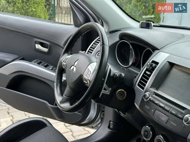 Серый Мицубиси Аутлендер, объемом двигателя 2.36 л и пробегом 145 тыс. км за 11200 $, фото 33 на Automoto.ua