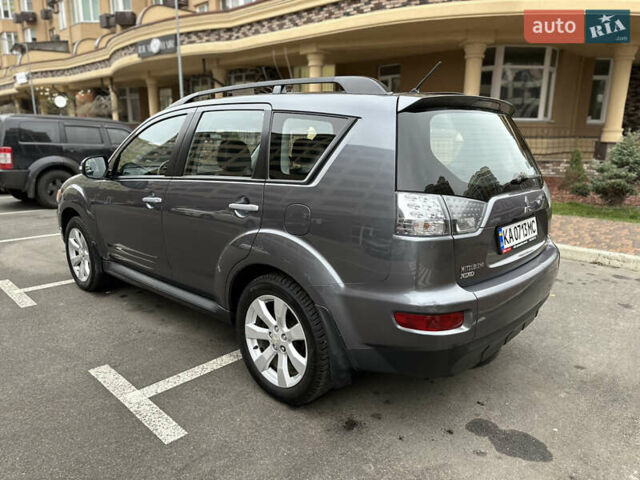 Серый Мицубиси Аутлендер, объемом двигателя 2.4 л и пробегом 226 тыс. км за 10200 $, фото 5 на Automoto.ua