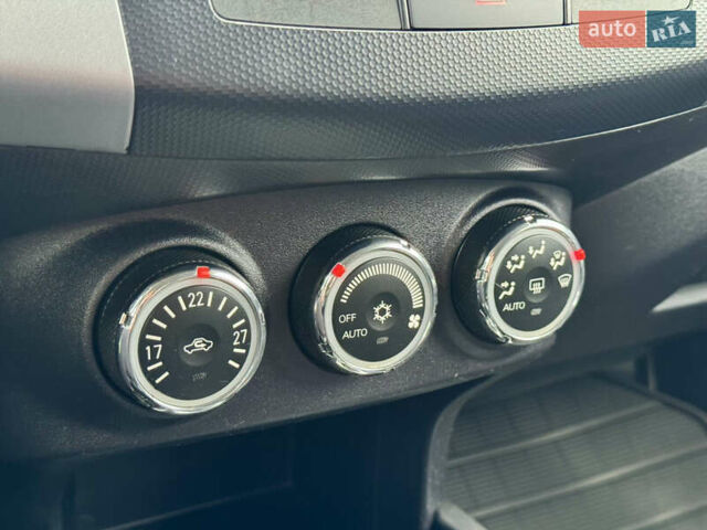 Міцубісі Аутлендер 2011 у Полтаві на Automoto.ua Сірий Міцубісі Аутлендер, об'ємом двигуна 2.2 л та пробігом 252 тис. км за 11150 $, фото 22 на Automoto.ua