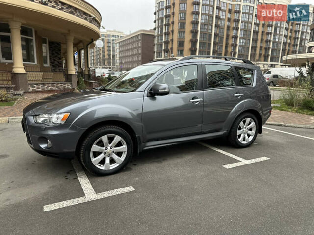 Серый Мицубиси Аутлендер, объемом двигателя 2.4 л и пробегом 226 тыс. км за 10200 $, фото 2 на Automoto.ua