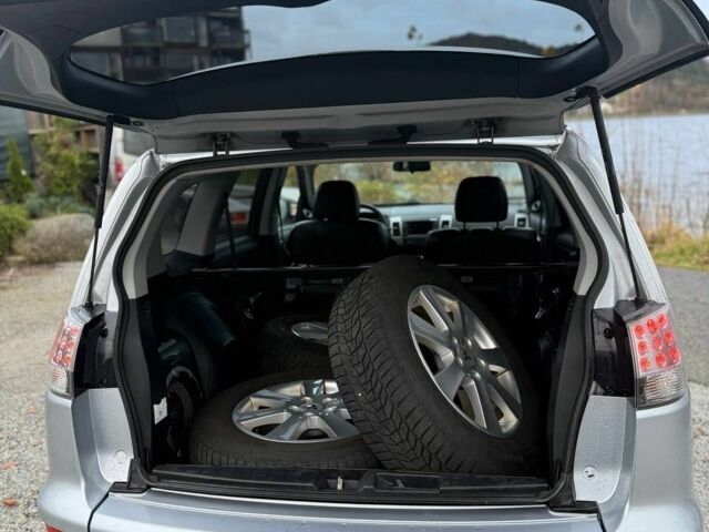 Серый Мицубиси Аутлендер, объемом двигателя 2.3 л и пробегом 279 тыс. км за 4642 $, фото 6 на Automoto.ua