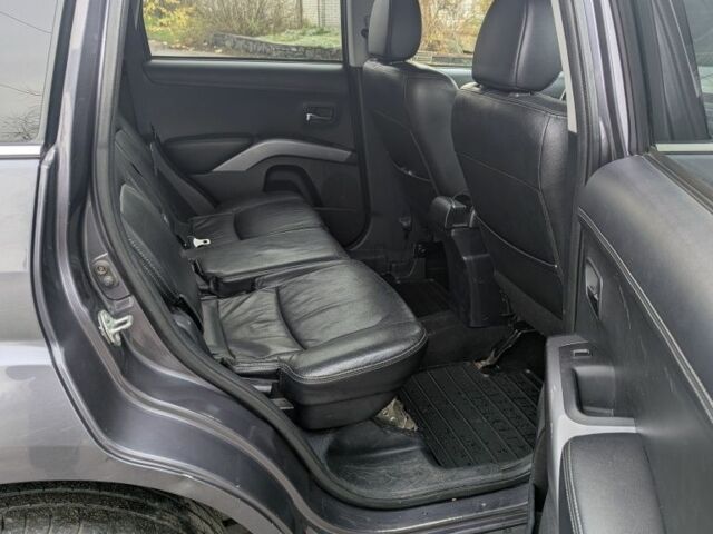 Серый Мицубиси Аутлендер, объемом двигателя 0 л и пробегом 204 тыс. км за 10200 $, фото 7 на Automoto.ua