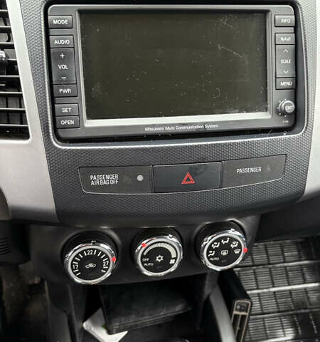 Серый Мицубиси Аутлендер, объемом двигателя 2.18 л и пробегом 233 тыс. км за 11000 $, фото 21 на Automoto.ua