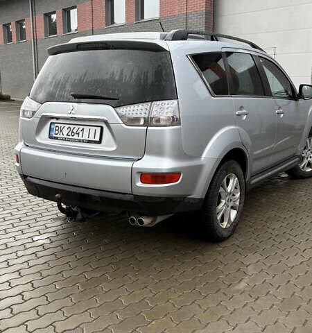 Серый Мицубиси Аутлендер, объемом двигателя 2.18 л и пробегом 233 тыс. км за 11000 $, фото 6 на Automoto.ua