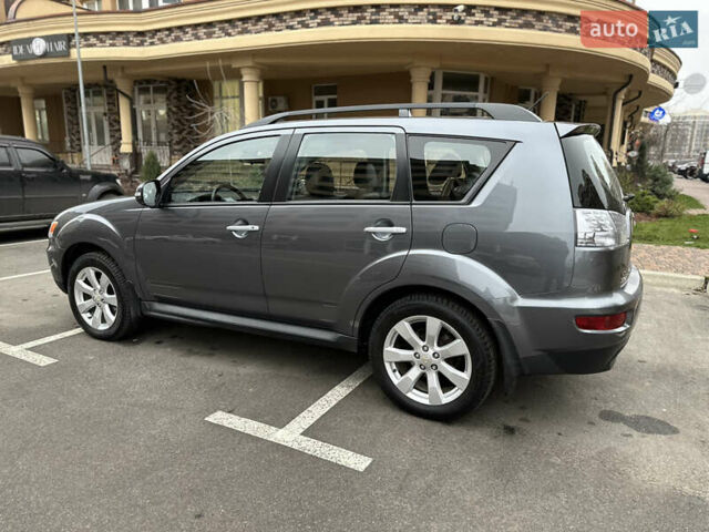 Серый Мицубиси Аутлендер, объемом двигателя 2.4 л и пробегом 226 тыс. км за 10200 $, фото 4 на Automoto.ua