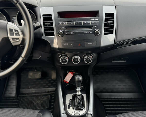 Серый Мицубиси Аутлендер, объемом двигателя 2.2 л и пробегом 211 тыс. км за 11999 $, фото 28 на Automoto.ua