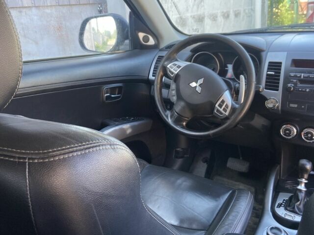 Серый Мицубиси Аутлендер, объемом двигателя 2.2 л и пробегом 240 тыс. км за 10500 $, фото 8 на Automoto.ua