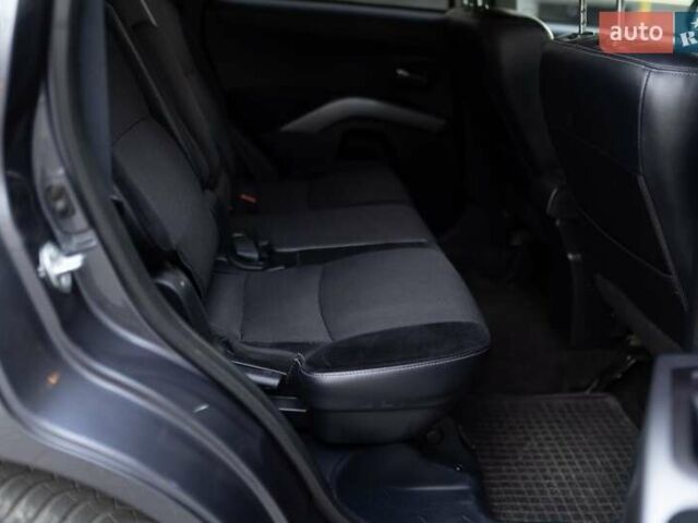 Серый Мицубиси Аутлендер, объемом двигателя 2.27 л и пробегом 291 тыс. км за 9700 $, фото 33 на Automoto.ua