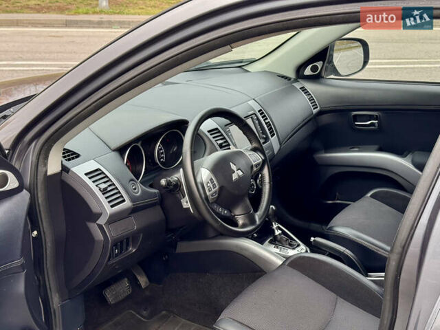 Міцубісі Аутлендер 2011 у Полтаві на Automoto.ua Сірий Міцубісі Аутлендер, об'ємом двигуна 2.2 л та пробігом 252 тис. км за 11150 $, фото 12 на Automoto.ua