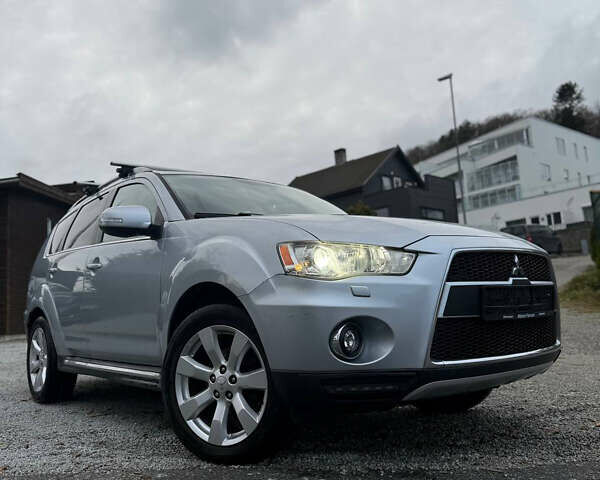 Серый Мицубиси Аутлендер, объемом двигателя 0 л и пробегом 279 тыс. км за 4935 $, фото 3 на Automoto.ua