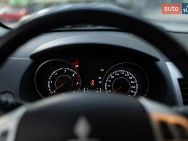 Серый Мицубиси Аутлендер, объемом двигателя 2.27 л и пробегом 291 тыс. км за 9700 $, фото 10 на Automoto.ua