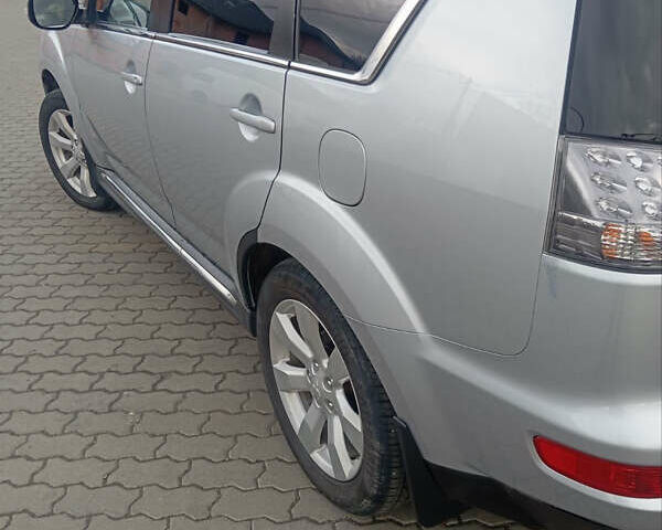 Сірий Міцубісі Аутлендер, об'ємом двигуна 2.18 л та пробігом 239 тис. км за 12000 $, фото 5 на Automoto.ua