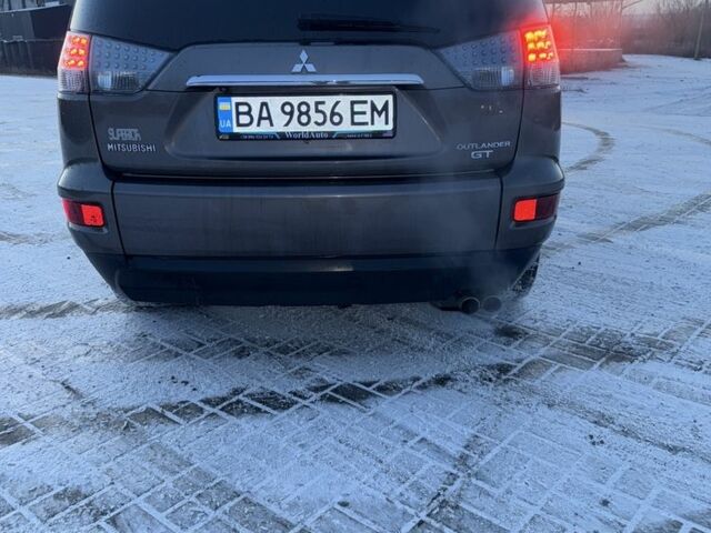 Серый Мицубиси Аутлендер, объемом двигателя 3 л и пробегом 220 тыс. км за 7700 $, фото 3 на Automoto.ua
