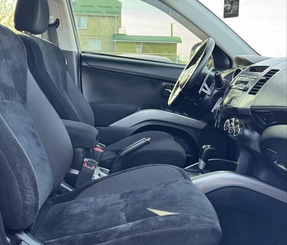 Серый Мицубиси Аутлендер, объемом двигателя 2.4 л и пробегом 239 тыс. км за 11700 $, фото 18 на Automoto.ua