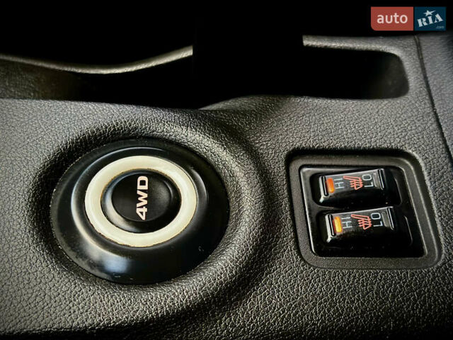 Сірий Міцубісі Аутлендер, об'ємом двигуна 2.36 л та пробігом 225 тис. км за 10500 $, фото 22 на Automoto.ua