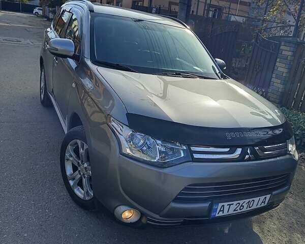 Серый Мицубиси Аутлендер, объемом двигателя 2.27 л и пробегом 240 тыс. км за 12150 $, фото 3 на Automoto.ua