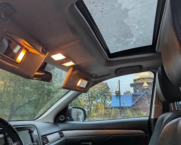 Серый Мицубиси Аутлендер, объемом двигателя 2.27 л и пробегом 232 тыс. км за 12500 $, фото 16 на Automoto.ua