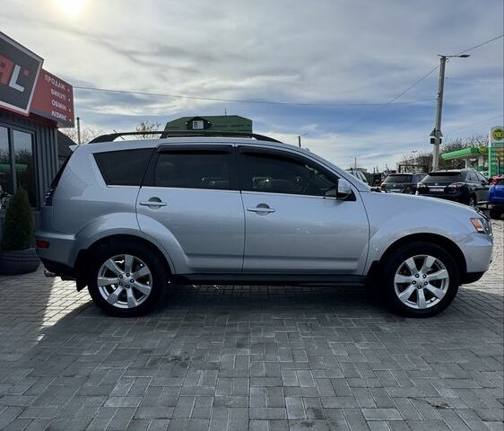 Серый Мицубиси Аутлендер, объемом двигателя 2.4 л и пробегом 239 тыс. км за 11700 $, фото 2 на Automoto.ua