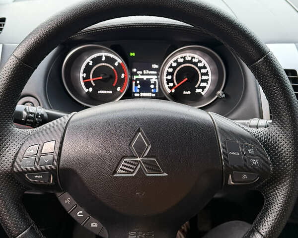 Сірий Міцубісі Аутлендер, об'ємом двигуна 2.27 л та пробігом 310 тис. км за 13000 $, фото 14 на Automoto.ua