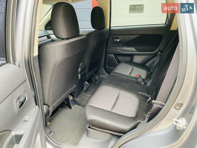 Сірий Міцубісі Аутлендер, об'ємом двигуна 2.36 л та пробігом 135 тис. км за 11500 $, фото 6 на Automoto.ua