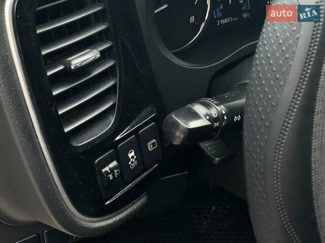 Мицубиси Аутлендер 2012 в Днепре (Днепропетровске) на Automoto.ua Серый Мицубиси Аутлендер, объемом двигателя 2 л и пробегом 216 тыс. км за 11700 $, фото 12 на Automoto.ua