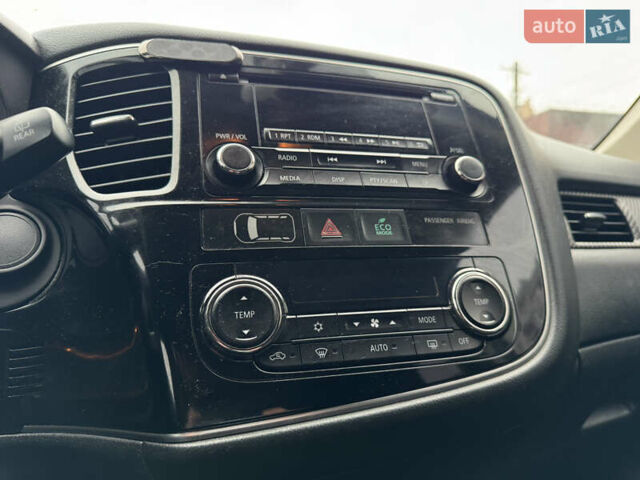 Серый Мицубиси Аутлендер, объемом двигателя 2.2 л и пробегом 190 тыс. км за 10800 $, фото 19 на Automoto.ua