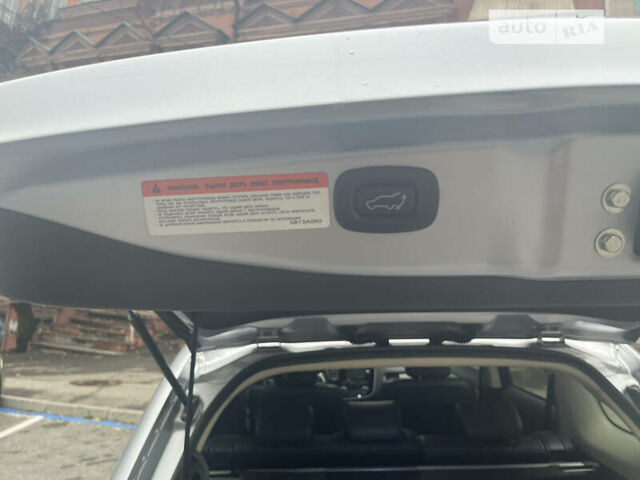 Сірий Міцубісі Аутлендер, об'ємом двигуна 2.4 л та пробігом 135 тис. км за 13500 $, фото 5 на Automoto.ua