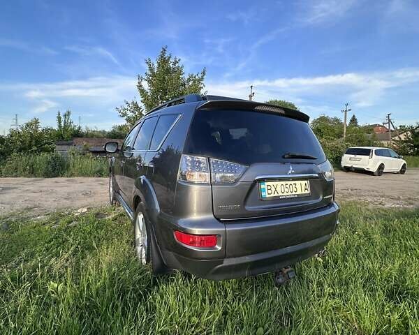 Сірий Міцубісі Аутлендер, об'ємом двигуна 2.3 л та пробігом 250 тис. км за 12800 $, фото 2 на Automoto.ua