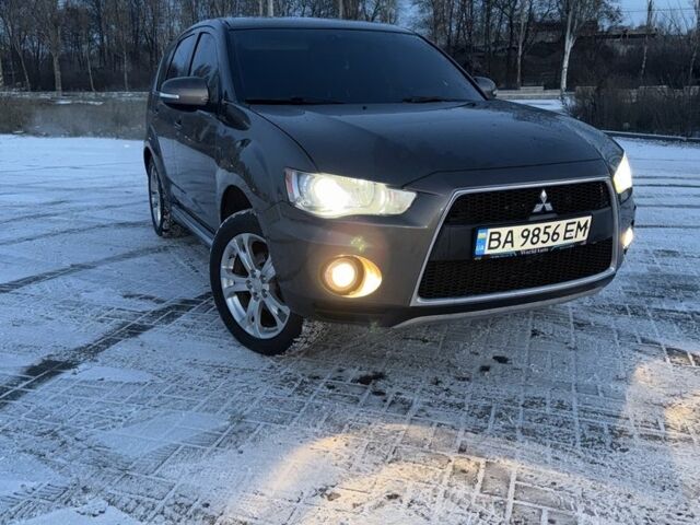 Серый Мицубиси Аутлендер, объемом двигателя 3 л и пробегом 220 тыс. км за 7700 $, фото 9 на Automoto.ua