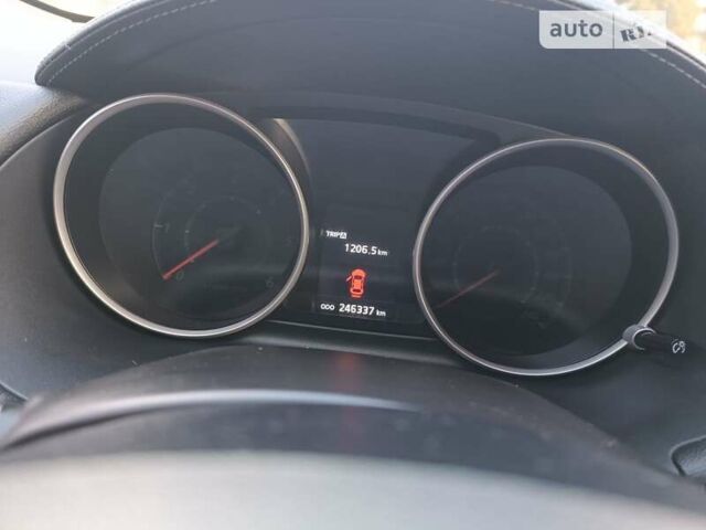 Мицубиси Аутлендер 2012 в Стрые на Automoto.ua Серый Мицубиси Аутлендер, объемом двигателя 2.3 л и пробегом 246 тыс. км за 12200 $, фото 9 на Automoto.ua