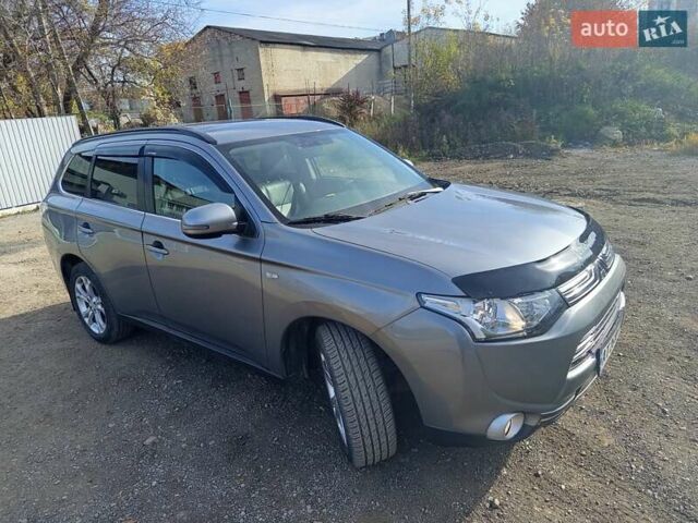 Серый Мицубиси Аутлендер, объемом двигателя 2.27 л и пробегом 240 тыс. км за 12150 $, фото 1 на Automoto.ua