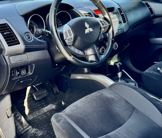 Серый Мицубиси Аутлендер, объемом двигателя 2.4 л и пробегом 239 тыс. км за 11700 $, фото 10 на Automoto.ua