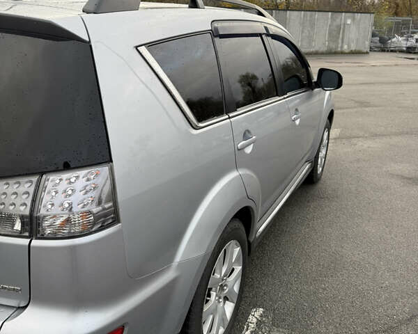 Сірий Міцубісі Аутлендер, об'ємом двигуна 2.27 л та пробігом 310 тис. км за 13000 $, фото 6 на Automoto.ua