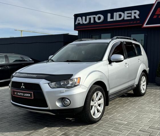 Серый Мицубиси Аутлендер, объемом двигателя 2.4 л и пробегом 239 тыс. км за 11700 $, фото 8 на Automoto.ua
