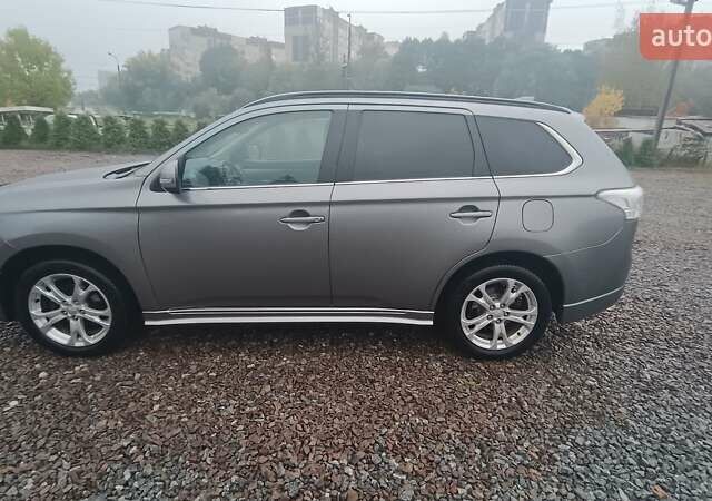 Серый Мицубиси Аутлендер, объемом двигателя 2.27 л и пробегом 232 тыс. км за 12500 $, фото 6 на Automoto.ua