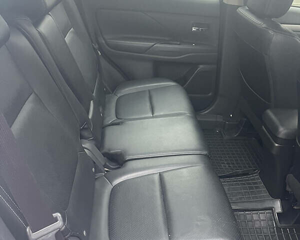 Сірий Міцубісі Аутлендер, об'ємом двигуна 2.4 л та пробігом 135 тис. км за 13500 $, фото 26 на Automoto.ua