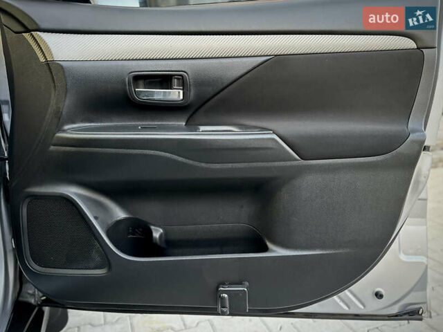 Сірий Міцубісі Аутлендер, об'ємом двигуна 2.36 л та пробігом 225 тис. км за 10500 $, фото 17 на Automoto.ua