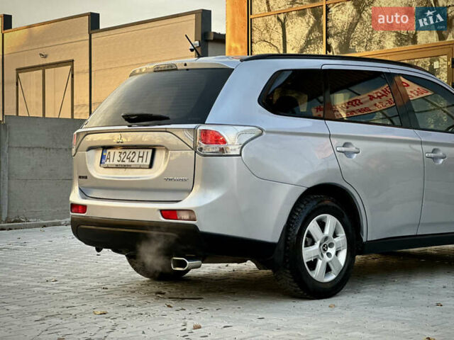 Сірий Міцубісі Аутлендер, об'ємом двигуна 2.36 л та пробігом 225 тис. км за 10500 $, фото 5 на Automoto.ua