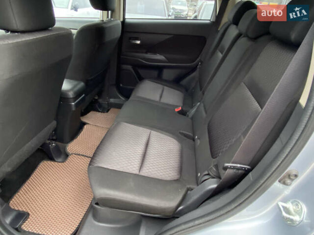 Сірий Міцубісі Аутлендер, об'ємом двигуна 2.4 л та пробігом 228 тис. км за 12000 $, фото 26 на Automoto.ua