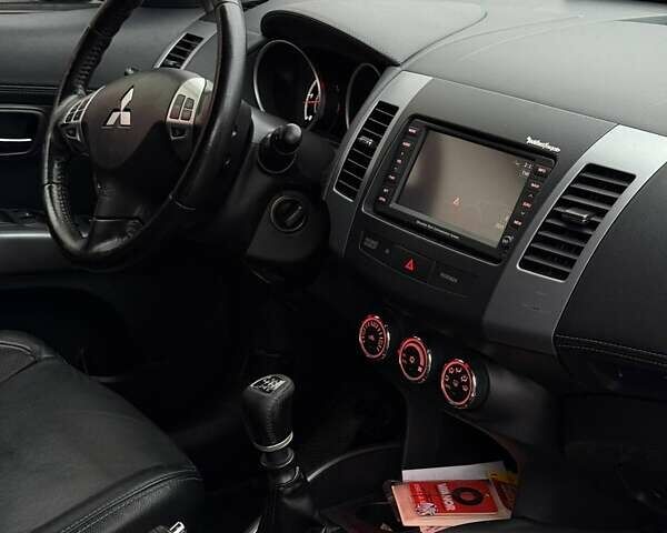 Серый Мицубиси Аутлендер, объемом двигателя 2.3 л и пробегом 160 тыс. км за 13900 $, фото 10 на Automoto.ua