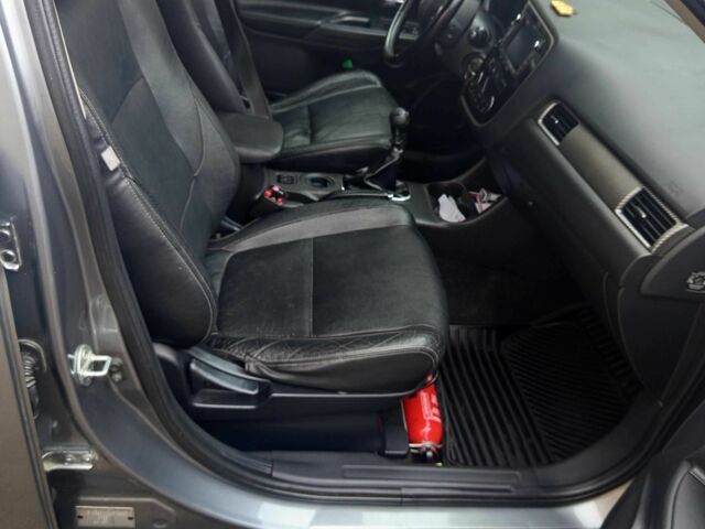 Сірий Міцубісі Аутлендер, об'ємом двигуна 2.3 л та пробігом 248 тис. км за 11550 $, фото 20 на Automoto.ua