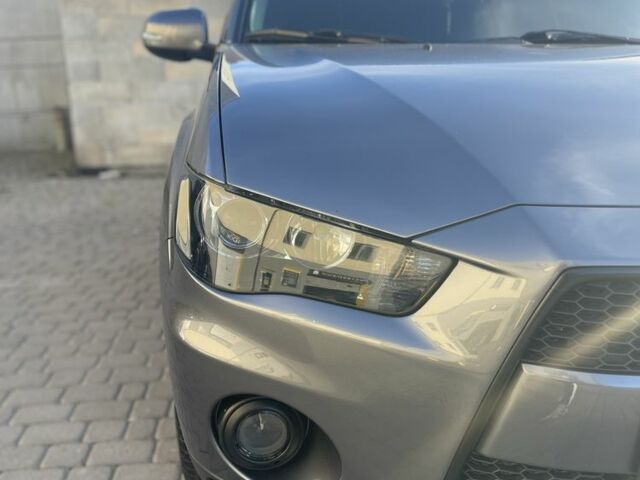 Серый Мицубиси Аутлендер, объемом двигателя 2 л и пробегом 136 тыс. км за 14999 $, фото 12 на Automoto.ua