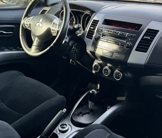 Серый Мицубиси Аутлендер, объемом двигателя 2.4 л и пробегом 239 тыс. км за 11700 $, фото 17 на Automoto.ua