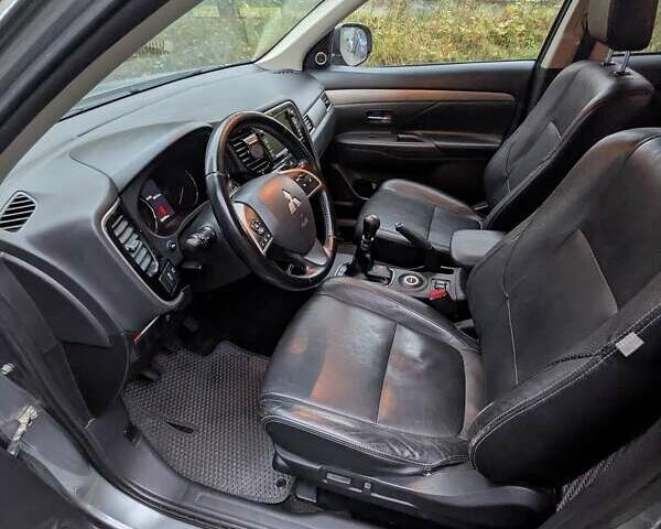 Серый Мицубиси Аутлендер, объемом двигателя 2.27 л и пробегом 232 тыс. км за 12500 $, фото 15 на Automoto.ua